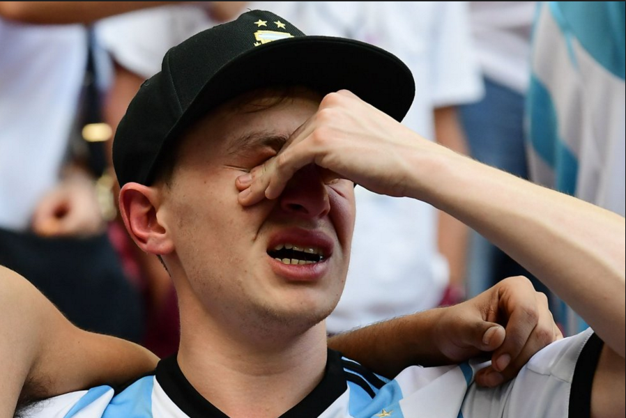组图|世界杯球迷泪洒瞬间 悲伤都写在了脸上