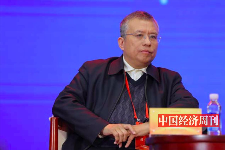 杨毅强在第十七届中国经济论坛上参加“军民融合催生自主核心技术”高端对话