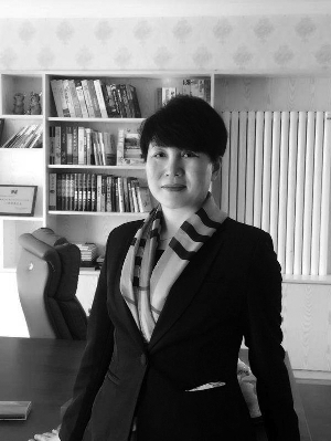 亘峰嘉能董事长 郝宝玉⊙记者 卢梦匀高高的煤堆,随处可见的运输带