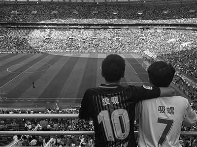 "吸螺"?"没吸"!谁是最佳球员,梅西还是c罗?