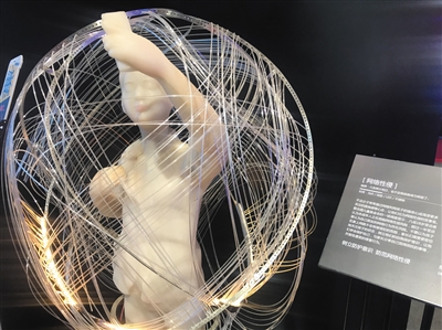 联合国儿童基金会展出的“网络茧儿”装置艺术，意在提醒儿童防范网络性侵。