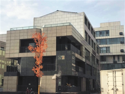 位于北京市朝陽區的宇達創意中心存在多處違規私搭亂建。