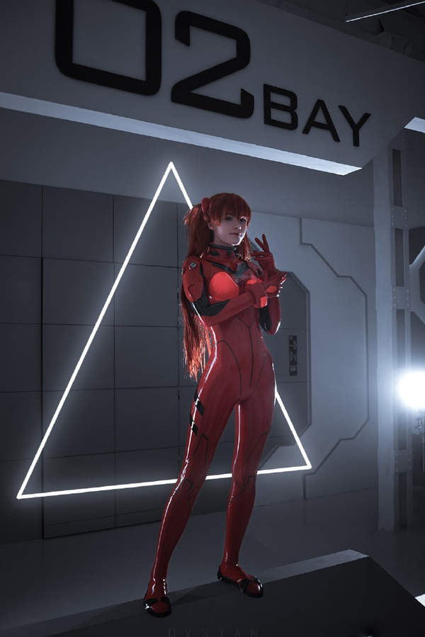 俄罗斯美女coslol皮城执法官一脸邪魅霸气十足