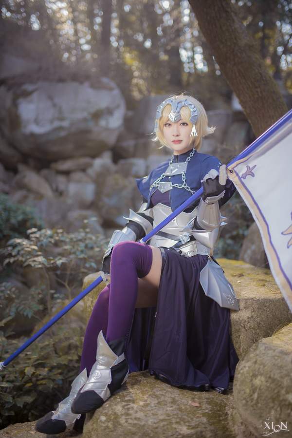 韩国正妹cosfgo圣女贞德英姿飒爽大长腿吸睛