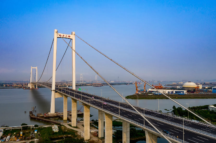 南沙大桥位于珠三角核心区域,是《粤港澳大湾区发展规划纲要》出台后