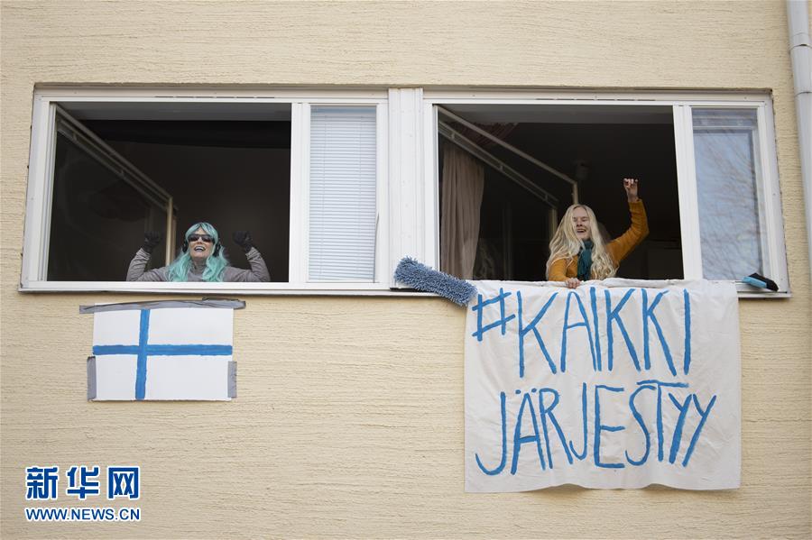 芬兰:足不出户 阳台放歌|新冠肺炎_新浪新闻