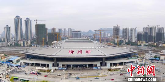图为广西高速铁路北上枢纽站——柳州车站新站房。 韦建松 摄