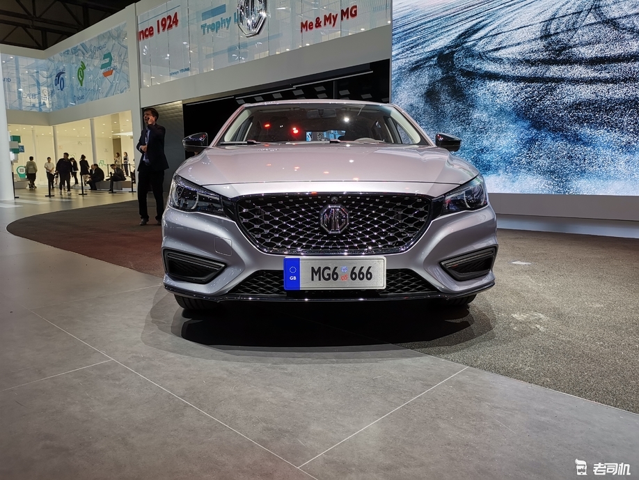 扑面而来的运动气息 2019款名爵6上海车展亮相