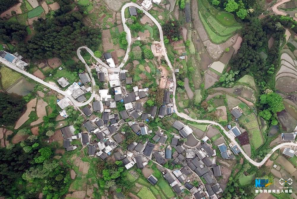 在贵州省黄平县谷陇,重安和新州等乡镇的崇山峻岭中,分布着多处以石块