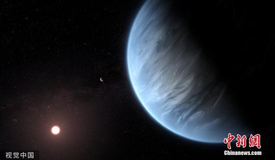 加州大学洛杉矶分校的研究人员首次在名为K2-18b的太阳系外行星的大气层中发现水蒸气。图片来源：视觉中国
