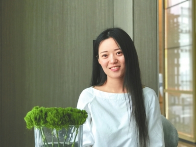 诗词大会冠军陈更  为登山勇士加油