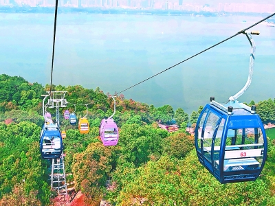 磨山索道  见习记者李文婕 摄武汉晚报讯(见习记者李文婕通讯员李文龙
