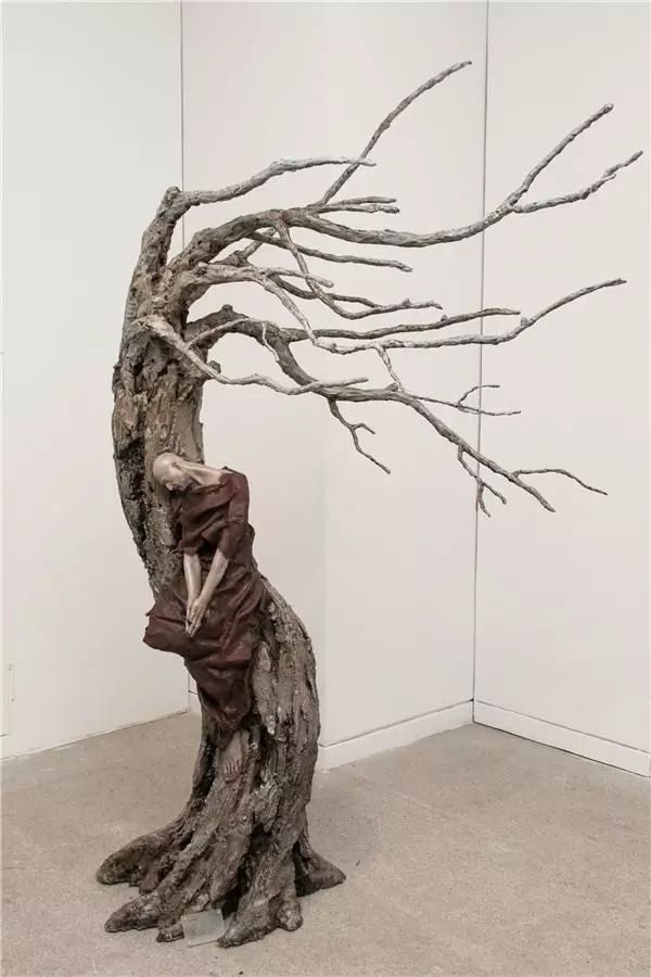 地发生,如他那时画的景,总是一只鸟,一条鱼,一棵树,一个人形单影只