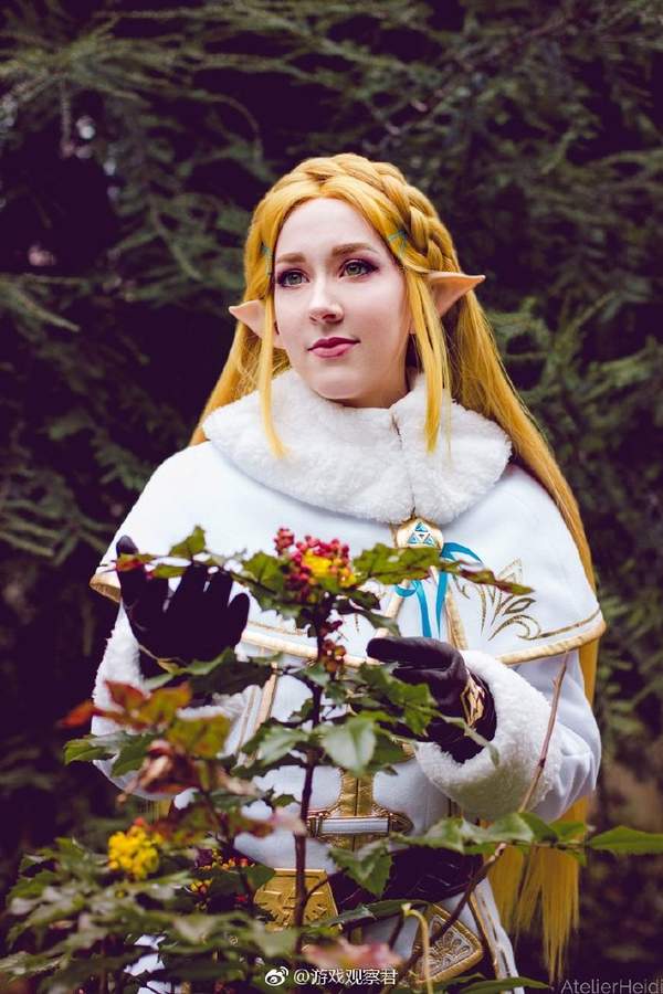 国外美女cos《塞尔达》海拉尔公主 精灵妹子一脸娇弱