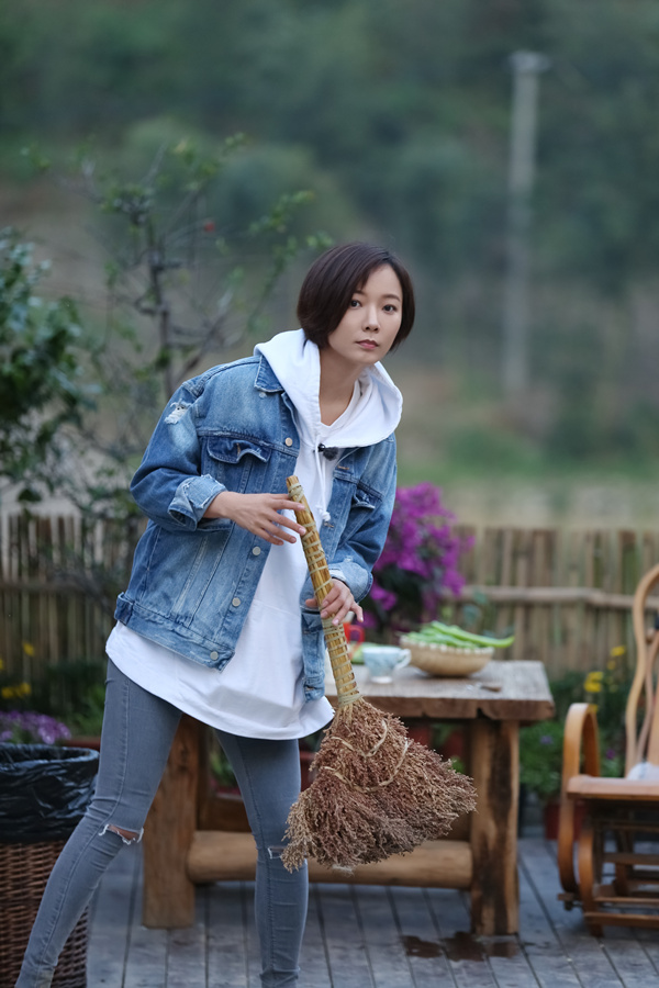 今晚22:00《向往的生活》,滑板女神王珞丹潇洒来袭,将与刘宪华展开一