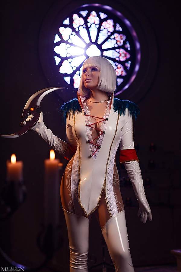 国外美女cos《鬼泣4》翠西 妖艳动人,身材丰满神还原