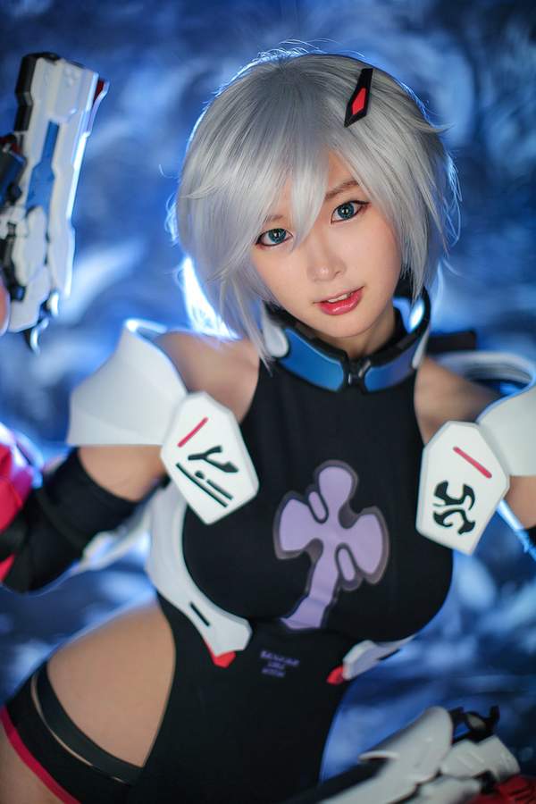 螺旋猫cos《崩坏3》卡莲 衣不蔽体的清纯大萝莉