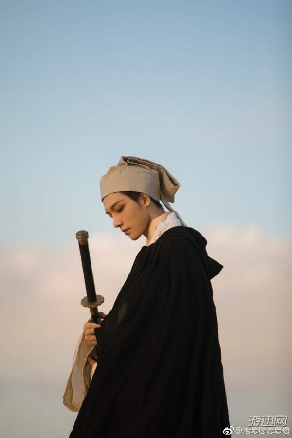 lol"女装大佬"诺夏由晒美照 "电竞小软妹"名副其实_八卦趣闻_新浪游戏