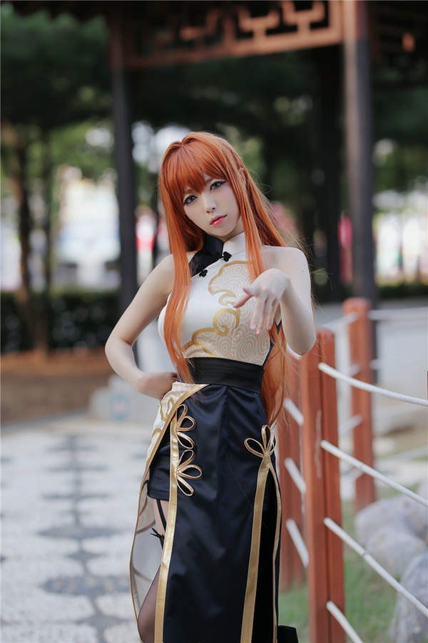 大胸御姐cos永远的7日之都雯梓旗袍在惨烈哀嚎