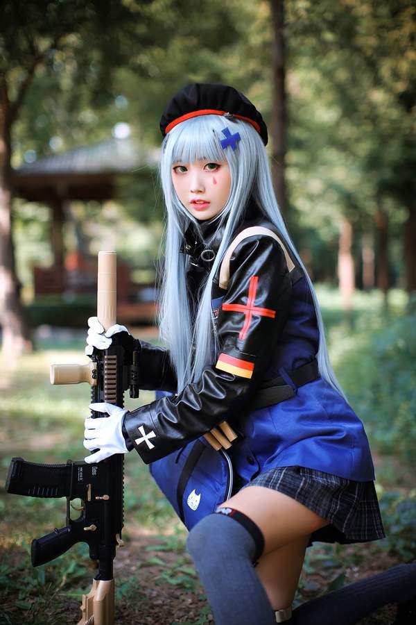 螺旋猫cos《少女前线》枪娘 清纯萌妹一脸无辜惹人怜