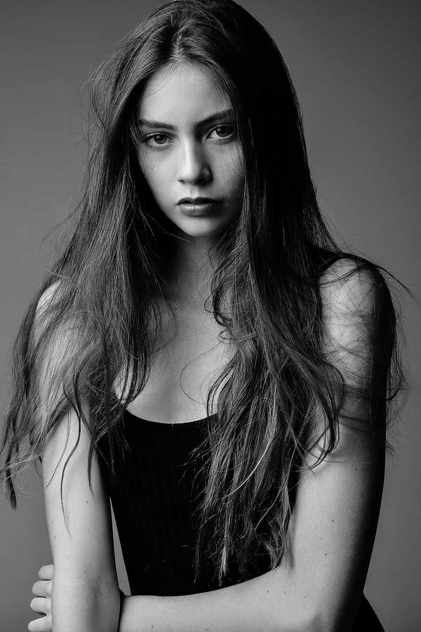 她就是《生化危机2:重制版》克莱尔脸模jordan mcewen