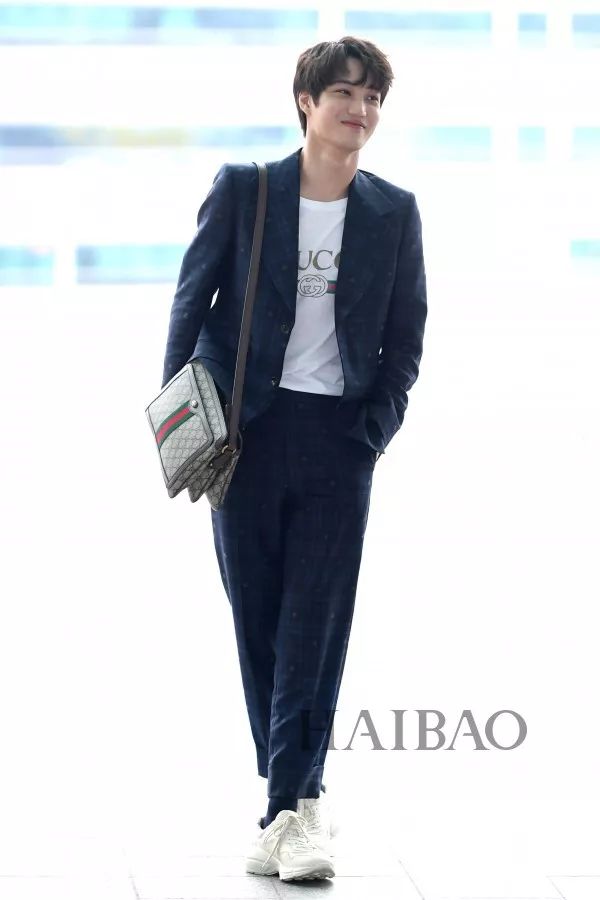 围观李准基瘦到脱相许久不见的元斌公开露面了