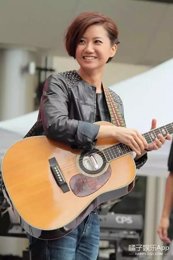 香港32岁女歌手卢凯彤坠楼身亡去年才公开出柜与密友成婚