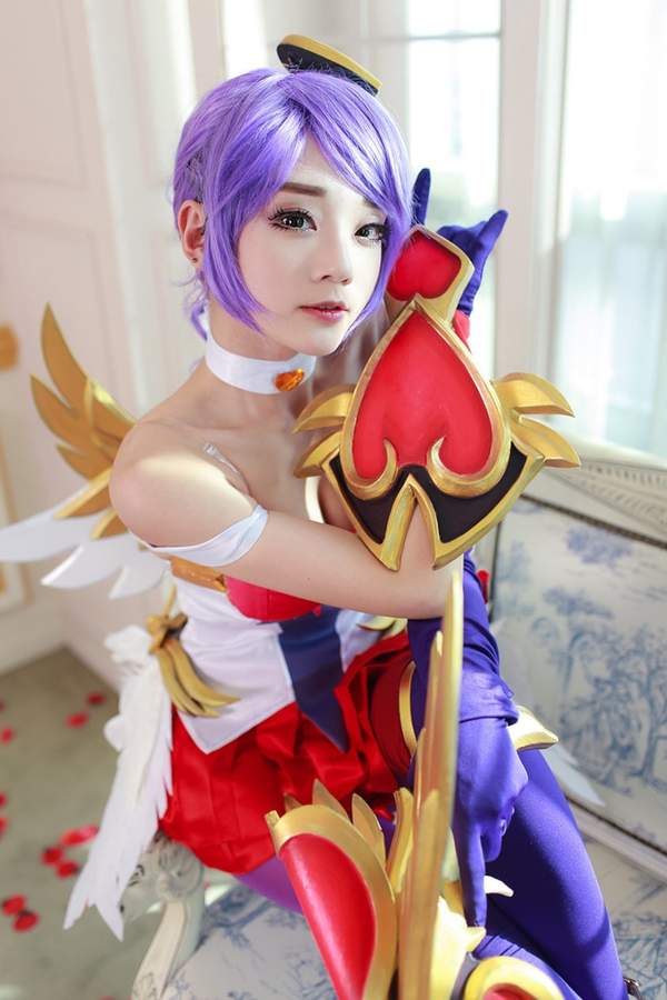 韩国小姐姐cos《lol》奎因 情人节限定造型甜炸了!