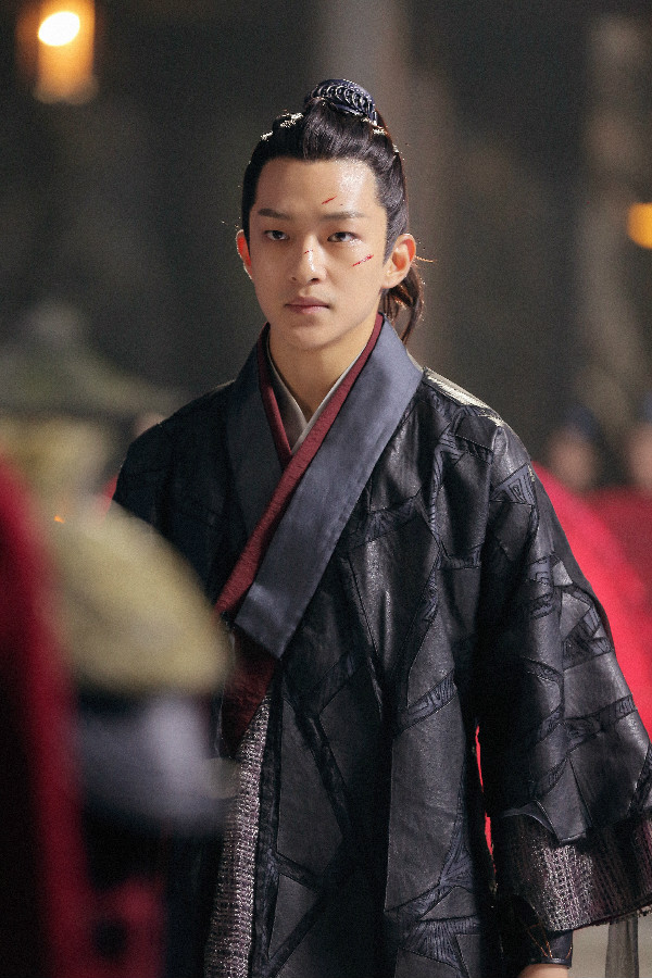 屈楚萧《媚者无疆》为爱忍辱负重,《如懿传》永琪也将上线