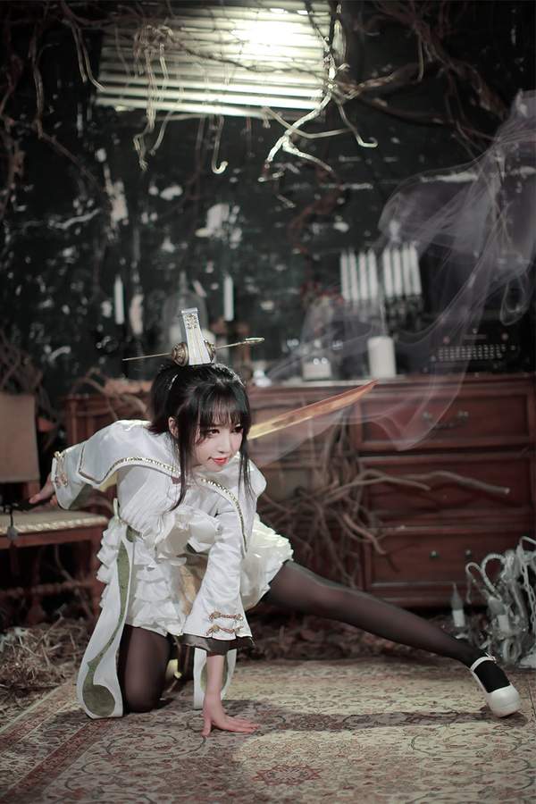 韩国tcsl小姐姐最新cos作品赏 热裤大白腿刺客好诱人