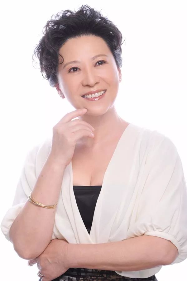 王馥荔饰演坚强独立的独居老人梅姨.