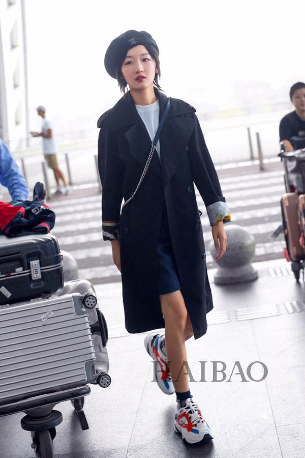 图片延伸阅读:burberry风衣周冬雨伦敦街拍华语明星街拍burberry风衣