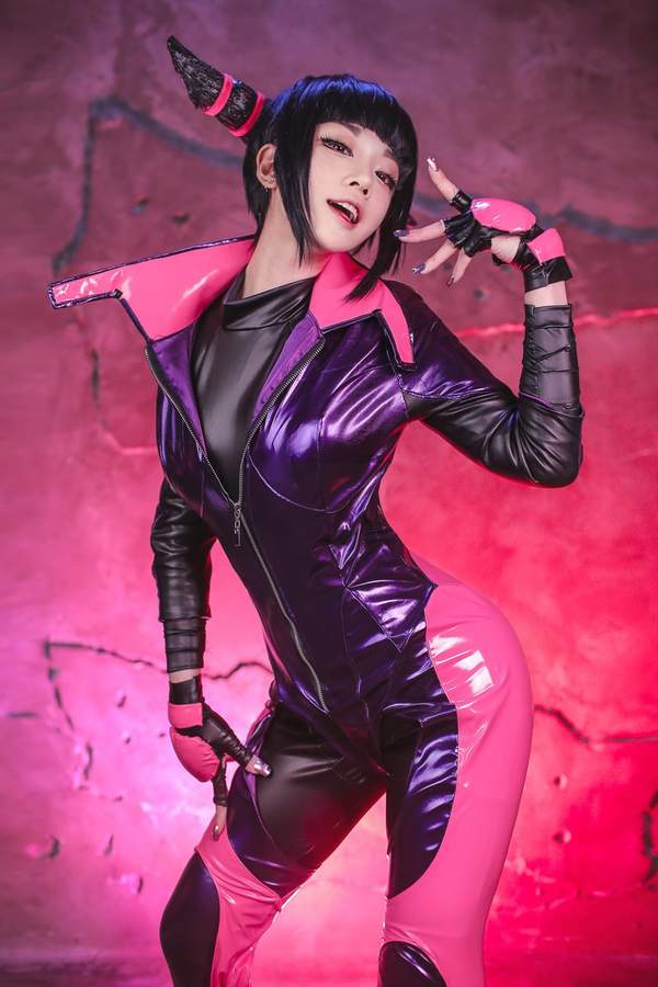 韩国美女miyuko cos《街霸》朱莉 眼神邪魅,放荡不羁