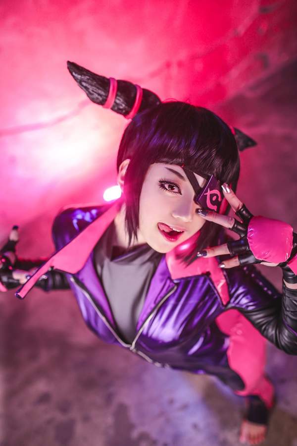 韩国美女miyuko cos《街霸》朱莉 眼神邪魅,放荡不羁
