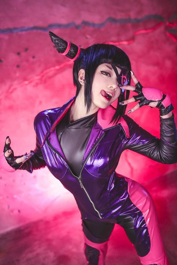 韩国美女miyuko cos《街霸》朱莉 眼神邪魅,放荡不羁