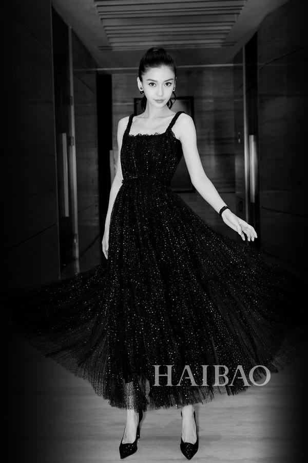 (angelababy) 身着迪奥 (dior) 黑色礼服准备前往2018第17届中国电影