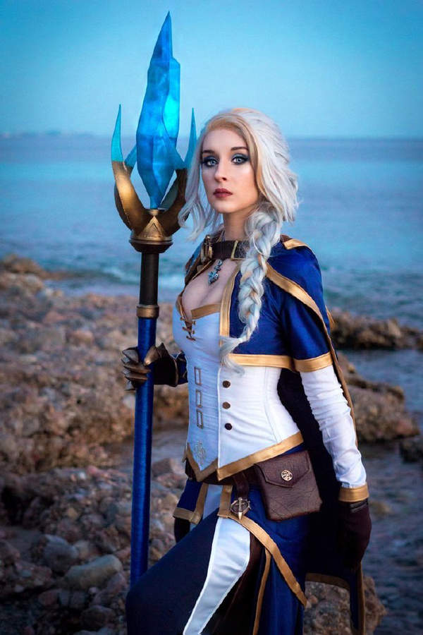 正文页 近日,国外美女coser illisia分享了一组《魔兽世界》吉安娜cos