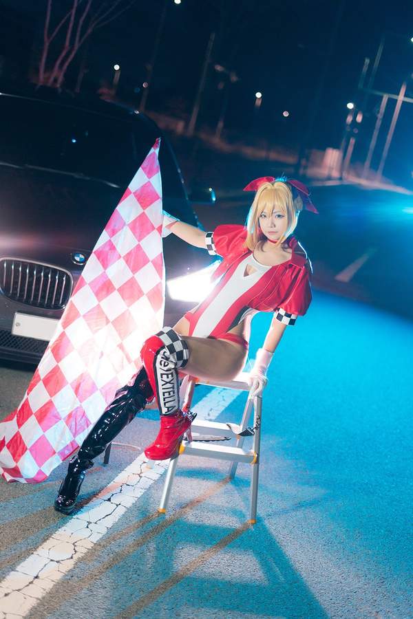 韩国小姐姐cos《fgo》赛车尼禄 身姿曼妙尽显万种风情