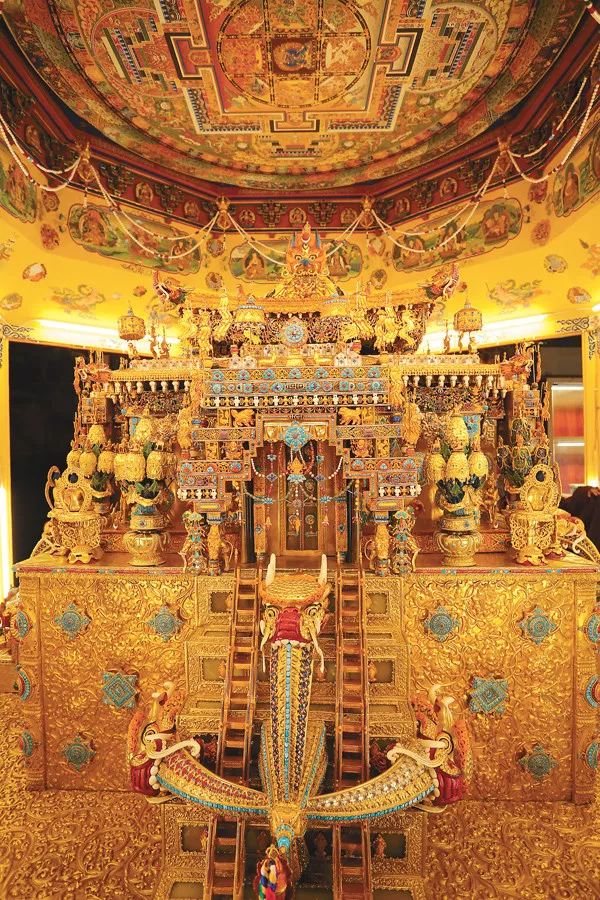 图为朵普·次嘎负责修造的大昭寺大威德金刚坛城.