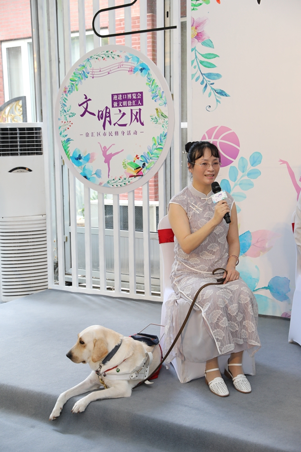 失明老师让盲者"看见"电影|机顶盒|韩颖|盲者_新浪新闻