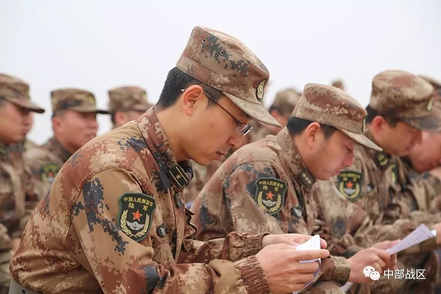 从严组织首长机关训练:训练日,第82集团军某旅的机关干部都上了训练场|机关|首长|训练_新浪军事_新浪网