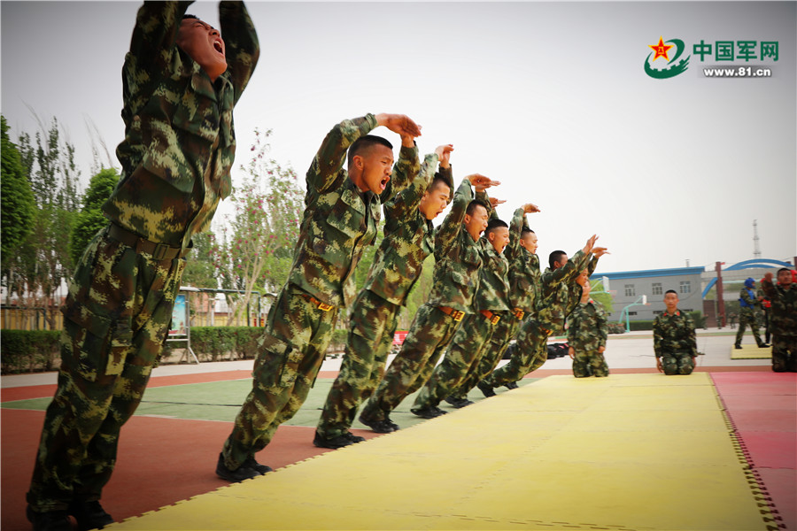 集训正酣时,练兵场上战士士气高涨