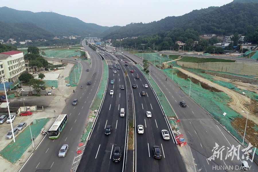 双向十二车道 "解堵"西二环