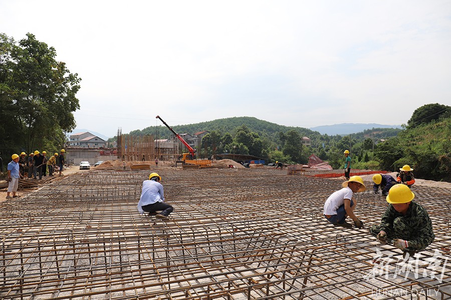 7月19日,辰溪县火马冲镇县郑家坪村工业集中区污水处理厂建设现场