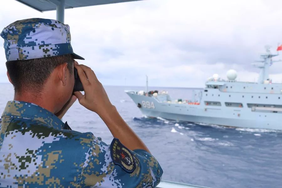 7月中旬,海军某部利用试验任务间隙,组织詹天佑舰,李四光舰在南海某