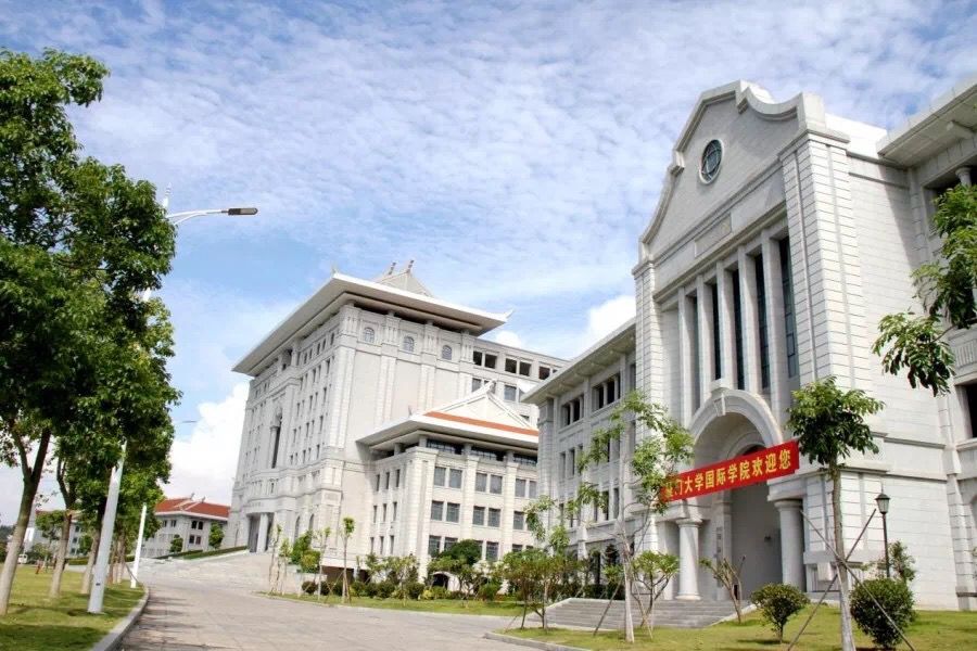 选择国际学院,就可以实现在厦门大学学习的梦想,并助你实现国内学习向