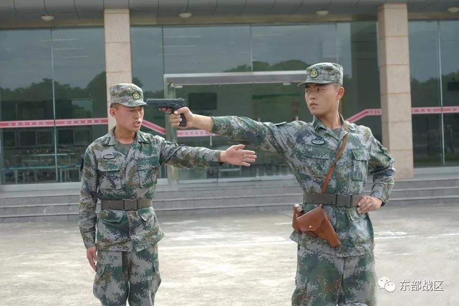 东部战区直属部队组织2018年新干部岗前集训