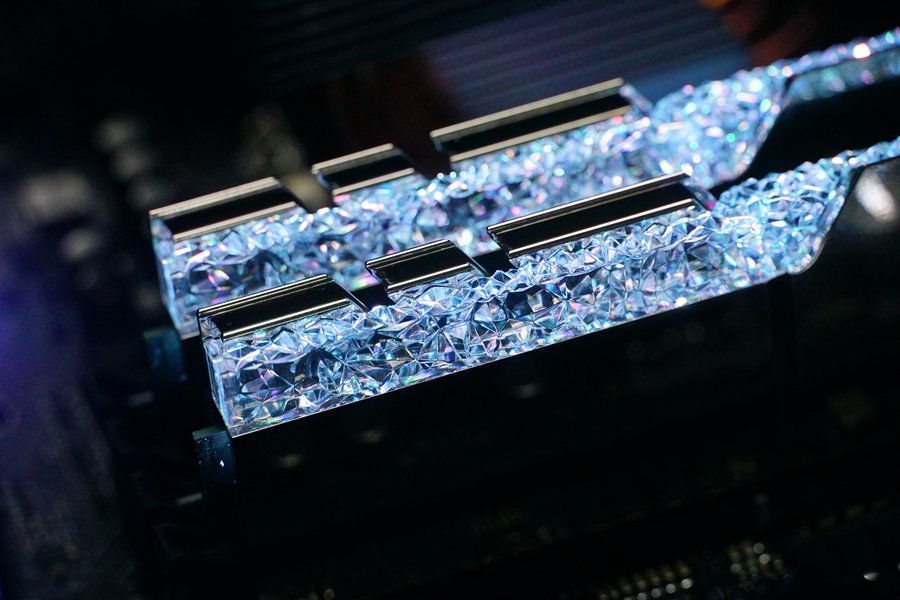 如钻石般璀璨 芝奇皇家戟ddr4 3200内存评测__财经头条