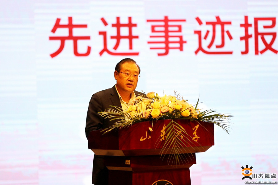 赵明义先生先进事迹报告会在威海校区举行