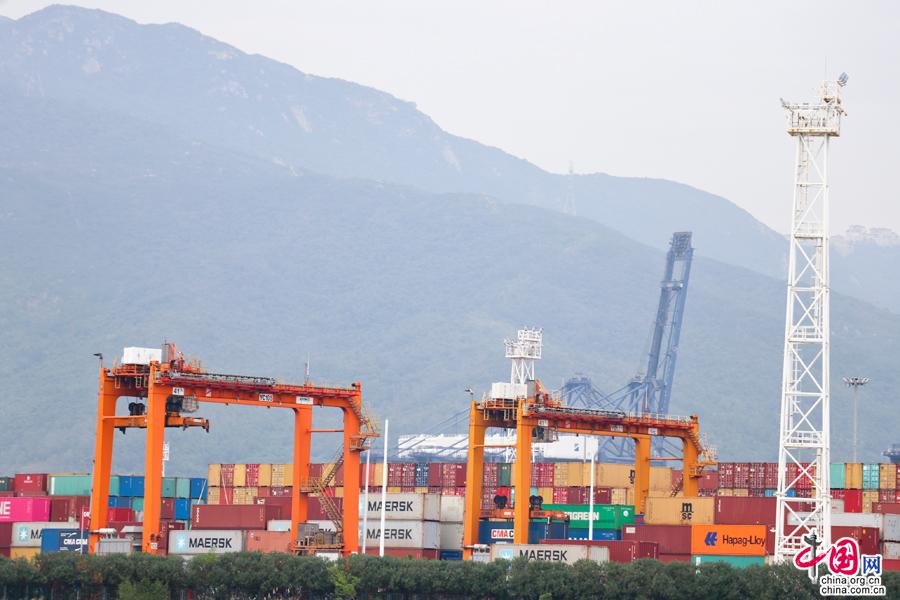 盐田港推行龙门吊油改电和混合动力,每台每吊次可节约燃油成本80%